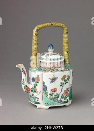 Petit pot à vin ou théière couvert 1662–1722 chinois.Petite casserole à vin ou théière couverte 461221 Banque D'Images