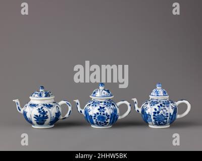 Petit pot à vin ou théière couvert 1662–1722 chinois.Petite casserole à vin ou théière couverte 460931 Banque D'Images