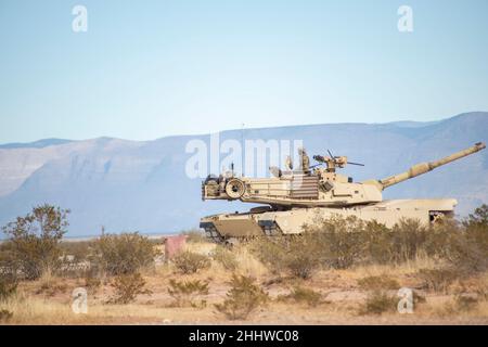 Les hauts dirigeants de la Garde nationale de l'Idaho ont visité 116th soldats de l'équipe de combat de la Brigade de Cavalry de l'Idaho, du Montana, du Nevada et de l'Oregon, ainsi que la Garde nationale de l'Armée de Floride en décembre, alors qu'ils conduisent un entraînement de pré-mobilisation avant un déploiement de 12 mois en Asie du Sud-Ouest.Dans le cadre de l’entraînement de 45 jours avant la mobilisation, la Force opérationnelle Griz reçoit la certification et l’entraînement avant le déploiement de la Brigade blindée de l’armée américaine de 5th, y compris les opérations de tir en char et les tâches individuelles de soldat, ainsi que la validation de la préparation médicale individuelle.Les hauts dirigeants de l'Idaho ont eu l'oppo Banque D'Images