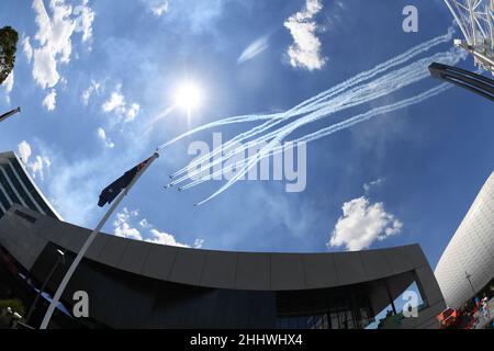 Melbourne, Australie.26th janvier 2022.Open d'Australie Melbourne Park Day 1- 26/01/2022 l'équipe acrobatique de la RAAF, les Roulettes, effectue un spectacle aérien au-dessus du parc de Melbourne avec six avions Pilatus PC-21.Crédit : Roger Parker/Alay Live News Banque D'Images