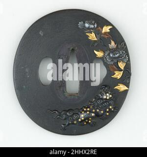 SWORD Guard (Tsuba) 1757 Japonais A tsuba est une garde d'épée et fait partie d'un support d'épée.Il est monté entre la lame de l'épée et la poignée pour protéger les mains de l'utilisateur.Garde de l'épée (Tsuba) 34907 Banque D'Images