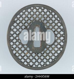 Garde au sabre (Tsuba) env.1615–1868 Japonais A tsuba est une garde d'épée et fait partie d'un support d'épée.Il est monté entre la lame de l'épée et la poignée pour protéger les mains de l'utilisateur.Garde de l'épée (Tsuba) 34476 Banque D'Images