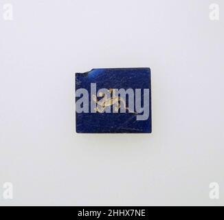 Incrustation de verre et d'or fin du 1st siècle avant-midi–1st siècle avant-midi romain bleu cobalt translucide sur blanc opaque.plaque rectangulaire plate avec bords biseautés.sur la surface supérieure, un lézard avec un fil d'or et probablement incrusté à l'origine avec de petits morceaux de mosaïque et monochrome glass.Complete sauf pour la puce à un coin,et presque toute l'incrustation dans le corps de lézard manque; beaucoup de rayures de surface et piqûres de bulles de surface.Incrustation en verre et or.Romain. Fin du 1st siècle C.-B.–1st siècle A.D..Verre et or.Début de l'Impériale.Verre Banque D'Images