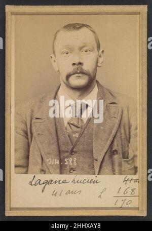 Lagane (ou Lagasse).Lucien, Pierre.35 ans.22/2/94.1894 Alphonse Bertillon né d'une famille distinguée de scientifiques et de statisticiens, Bertillon a commencé sa carrière comme commis au Bureau d'identification de la Préfecture de police de Paris en 1879.Chargé de tenir des dossiers policiers fiables sur les délinquants, il a mis au point le premier système moderne d'identification criminelle.Le système, connu sous le nom de Bertillonage, comportait trois composantes : la mesure anthropométrique, la description verbale précise des caractéristiques physiques du détenu et des photographies normalisées du visage.Dans le e Banque D'Images