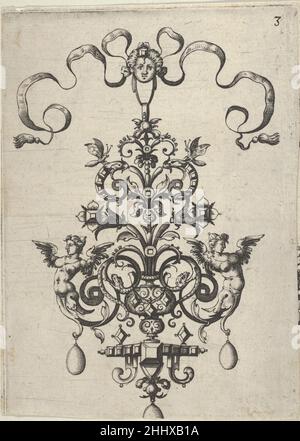 Copie inversée de la conception pour une suspension, d'Ars son Myronis Nobilis Effingitus Pagellulis ca.1600 après Paul Birckenhultz German Design pour un pendentif de bijoux, avec un ruban et un masque féminin en haut au centre et trois perles descendant du bas.Copie inversée de Design pour une suspension, d'Ars HIS Myronis Nobilis Effingitus Pagellulis 423619 Banque D'Images