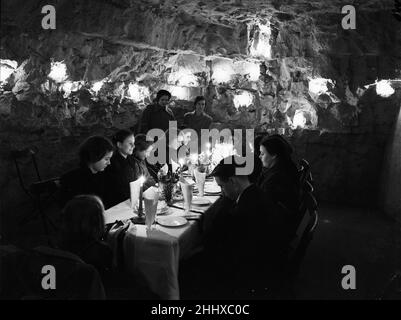 Fête d'anniversaire pour enfants dans les grottes de Chislehurst circa janvier 1954 Banque D'Images