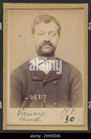 Vauly.Charles, Joseph.43 (ou 44) ans, né le 31/3/59 à Sedan.Mécanicien.Anarchiste.16/3/94.1894 Alphonse Bertillon né d'une famille distinguée de scientifiques et de statisticiens, Bertillon a commencé sa carrière comme commis au Bureau d'identification de la Préfecture de police de Paris en 1879.Chargé de tenir des dossiers policiers fiables sur les délinquants, il a mis au point le premier système moderne d'identification criminelle.Le système, connu sous le nom de Bertillonage, comportait trois composantes : la mesure anthropométrique, la description verbale précise des caractéristiques physiques du détenu et stan Banque D'Images