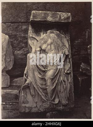 Fragment de balustrade du Temple d'Athéna Nike, Acropolis, Athènes ca.1882 William James Stillman American Stillman a eu une carrière multiforme comme peintre, photographe, critique d'art, journaliste, diplomate,et archéologue amateur.Après une brève période de peintre paysagiste lié aux pré-Raphaël, il est devenu le rédacteur fondateur du journal d'art The crayon et a passé une grande partie de son temps à l'étranger, travaillant comme correspondant pour les journaux de Londres et de New York.En 1859, il a pris la photographie et a mis ses nouvelles compétences à utiliser tout en servant comme consul américain à Rome et en Crète.Son plus un Banque D'Images