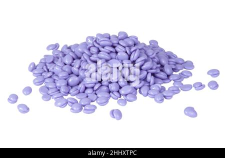 Aromatherapy violet lavande cire gouttes pour l'épilation isolé sur le blanc Banque D'Images