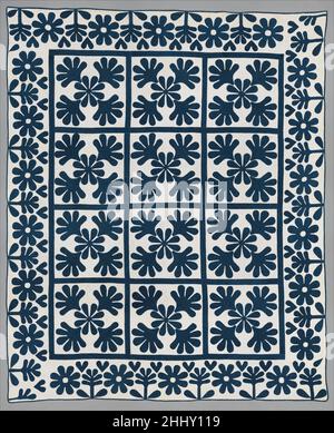 Courtepointe, motif feuilles de chêne CA.1860 American le haut en coton blanc Uni de cette courtepointe est appliqué avec un coton bleu foncé imprimé avec une petite figure blanche.Les douze blocs de feuilles de chêne sont séparés par une coupe en brisures du même tissu bleu, et la bordure large est décorée de coeurs et de fleurs.Le tissu bleu est également utilisé pour la reliure des bords.Le dos est en coton blanc Uni tissé.Le morceau est finement courbé le long des bords des feuilles de chêne appliquées et des figures de bordure et en parallèle suivant les contours des figures dans les zones blanches.Courtepointe, motif feuilles de chêne.Américain Banque D'Images