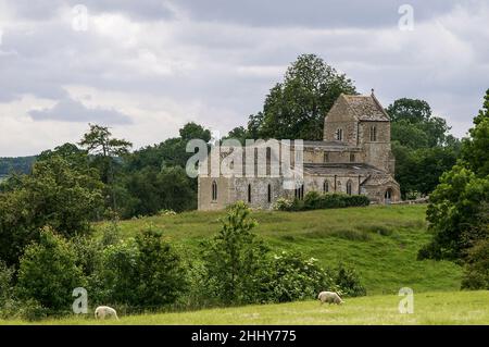 L'église Saint-Michel et tous les Anges dans le village de Wadenhoe, Northamptonshire, Royaume-Uni; les premières parties datent du 12th siècle Banque D'Images