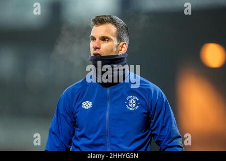 Luton, Royaume-Uni.25th janvier 2022.Le gardien de but Simon Sluga (12) de Luton Town, en avance du match de championnat Sky Bet entre Luton Town et Bristol City à Kenilworth Road, Luton, Angleterre, le 25 janvier 2022.Photo de David Horn.Crédit : Prime Media Images/Alamy Live News Banque D'Images