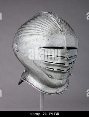 Double-Crested Maximilian Helmet 1520 Allemand.Double-Crested Maximilian Helmet 34259 Banque D'Images