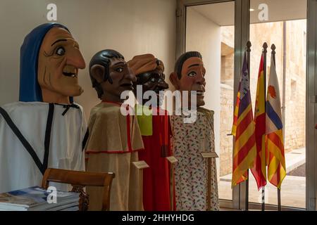 Llucmajor, Espagne; janvier 21 2022: Sculpture de grands géants, typique des festivités populaires de la ville majorquine de Llucmajor, située à l'insid Banque D'Images