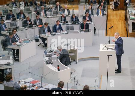 Hanovre, Allemagne.26th janvier 2022.Stephan Weil (SPD), ministre président de la Basse-Saxe, prononce un discours devant le Parlement de la Basse-Saxe.Entre autres choses, la situation actuelle de Corona sera débattue.Crédit : OLE Spata/dpa/Alay Live News Banque D'Images