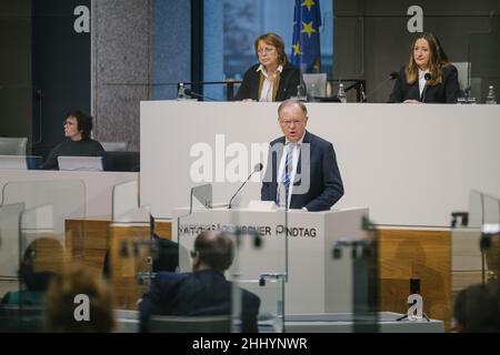 Hanovre, Allemagne.26th janvier 2022.Stephan Weil (SPD), ministre président de la Basse-Saxe, prononce un discours devant le Parlement de la Basse-Saxe.Entre autres choses, la situation actuelle de Corona sera débattue.Crédit : OLE Spata/dpa/Alay Live News Banque D'Images