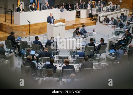 Hanovre, Allemagne.26th janvier 2022.Stephan Weil (SPD), ministre président de la Basse-Saxe, prononce un discours devant le Parlement de la Basse-Saxe.Entre autres choses, la situation actuelle de Corona sera débattue.Crédit : OLE Spata/dpa/Alay Live News Banque D'Images