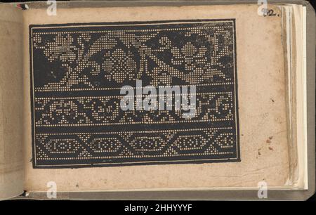 Schön newes Modelbuch (page 82R) 1608 Sigismundus Latomus German publié par Sigismundus Latomus, Frankfurt a.M.page de titre illustrée et colorée à la main, 94 pages de dessins pour la dentelle et la broderie.Modelbuch Schön nees (page 82R) 685232 Banque D'Images