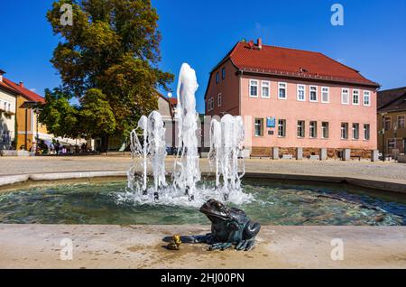 Fontaine du marché sur la place du marché de Bad Frankenhausen, Thuringe, région de Kyffhäuser, Allemagne. Banque D'Images