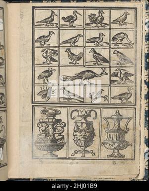 Essempio di recammi, page 12 (recto) 1530 Giovanni Antonio Tagliente Italien écrit par Giovanni Antonio Tagliente, Italien, Venise ca.1465-1527 Venise, publié par Giovantonio e i fratelli da Sabbio Venise.De haut en bas et de gauche à droite : conception composée de 2 registres horizontaux divisés en différentes sections rectangulaires.19 rectangles constituent le registre supérieur contenant des illustrations de divers oiseaux, sauf pour le rectangle en bas à gauche, qui a une illustration d'une mouche.Le registre inférieur est divisé en 3 sections verticales, chacune illustrée avec une urne ornementée différente.Esempio di Banque D'Images