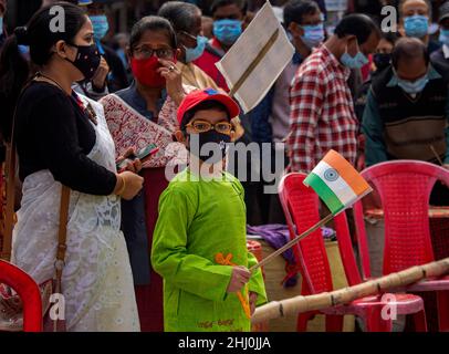 Kolkata, Inde.26th janvier 2022.L'Inde est le jour de la République chaque année, cette année, le pays célèbre sa Journée de la République de 73rd.Le 26 janvier 1950 la Constitution indienne est entrée en vigueur et l'Inde est devenue un État souverain, en la déclarant RépubliqueB. R. Ambedkar a dirigé le Comité de rédaction de la Constitution.En outre, la Journée de la Constitution est célébrée en Inde le 26 novembre de chaque année, comme le 26 novembre 1949, l'Assemblée constituante de l'Inde a adopté la Constitution de l'Inde.(Photo de Sudip Chanda/Pacific Press) Credit: Pacific Press Media production Corp./Alay Live News Banque D'Images