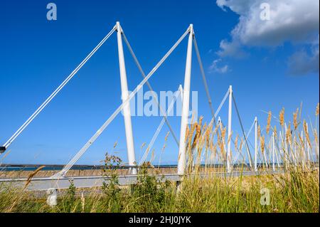 DUNKERQUE, FRANCE - 13 AOÛT 2019 : la Passerelle du Grand large - Grand Pont - à Dunkerque par une journée ensoleillée Banque D'Images