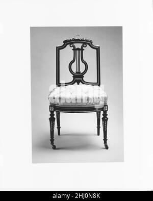 Chaise latérale ca.1860 Léon Marcotte French cette chaise latérale fait partie d'une suite de meubles de style Louis XVI que John Taylor Johnston (1820–1893) a acheté à la firme Ringuet-Leprince et L. Marcotte vers 1856.Cette société internationale avait des salles d'exposition à Paris et à New York, et on pense qu'au moins une partie des pièces de la suite ont été fabriquées à Paris pour la commission de New York.Johnston, un dirigeant de chemin de fer et le premier président du Metropolitan Museum of Art, a utilisé les meubles de la salle de musique de sa résidence située au 8, Cinquième Avenue.La suite (68.69.1–68.69.11, 68.165.1–68 Banque D'Images