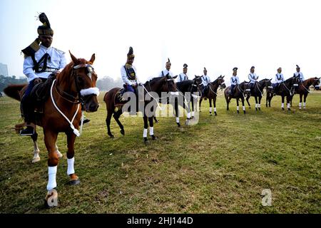 Kolkata, Inde.26th janvier 2022.Le contingent de la police du cheval indien vu lors du défilé de la Journée de la République indienne à Redroad, Kolkata.India célèbre la Journée de la République 73rd le 26th janvier 2022.La Fête de la République honore la date à laquelle la Constitution indienne est entrée en vigueur.Crédit : SOPA Images Limited/Alamy Live News Banque D'Images