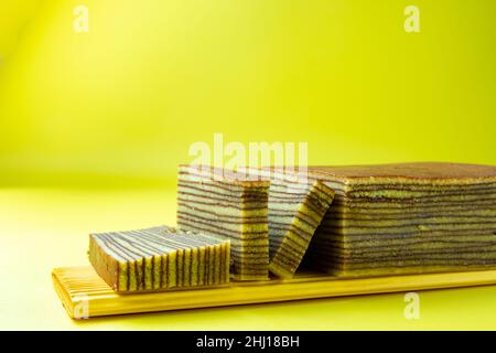 Lapis legit ou spekuk est un type de gâteau traditionnel de l'Indonésie.Habituellement servi pendant la célébration des fêtes religieuses, nouvel an chinois, Banque D'Images