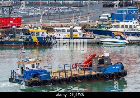 williams shipping remorqueur 'wiljive' approchant d'un quai dans le port de southampton royaume-uni. Banque D'Images