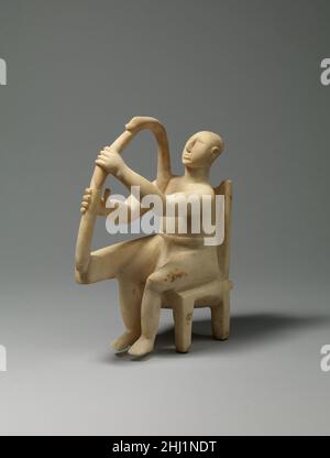 Marbre joueur de harpe assis 2800–2700 B.C. Cycladique Une figure masculine jouant un instrument à cordes est assise sur une chaise à haut dossier.Cette œuvre est l'une des plus anciennes du petit nombre de représentations connues de musiciens.Il se distingue par la modélisation sensible des bras et des mains.Écoutez des experts illuminer l'histoire de cette œuvre Écoutez ou faites une pause #1001.Marble assis harpe joueur 00:00 / 01:35 lecture ou pause #833.Enfants: Marble assis harpe joueur 00:00 / 01:32 soutenu par Bloomberg philanthropies nous sommes désolés, la transcription de cette piste audio n'est pas disponible pour le moment.Nous travaillons Banque D'Images