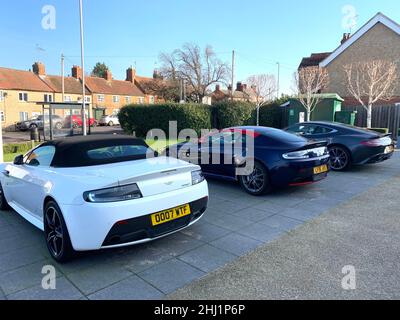 Aston Martin Newport Pagnell UK cars vanquish à vendre pour acheter cher soft top sport voiture blanc toit noir pour la vente Newport Pagnell Banque D'Images