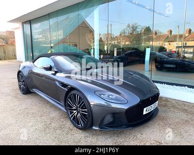 Aston Martin vanquish en vente à Newport Pagnell UK SMART sports car cher James Bond 007 Buckinghamshire vendre des voitures rapides sportive punker Banque D'Images