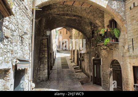 Narni (Terni, Ombrie, Italie), cité médiévale riche en histoire.Détails dans la vieille ville. Banque D'Images