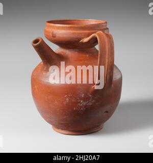 Pot à passoire en terre cuite 1st Century A.D. vase à carreaux rouges avec couvercle filtrant et bec latéral.Carafe à tamis en terre cuite.Romain.1st siècle A.D..Terre cuite ; matériel de sigillata chypriote.Vases Banque D'Images