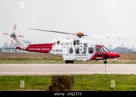 Aéroport de Lydd, Kent, Royaume-Uni.25th janvier 2022.hélicoptère Coastguard au départ de l'aéroport de Lydd.Credit: Newspics UK South/Alay Live News Banque D'Images