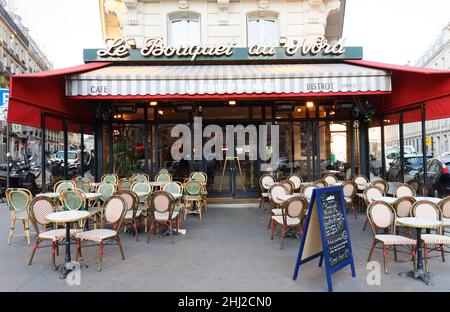 Café-restaurant typiquement français bar pub le bouquet du Nord.Il est situé dans la rue Maubeuge, près de la Gare du Nord.Paris.France. Banque D'Images