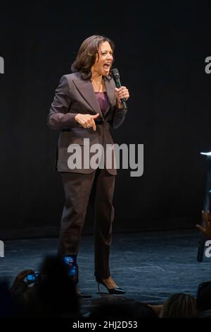 Candidat à la présidence le sénateur de Californie Kamala Harrris s'adresse à ses partisans au Wiltern Theatre de Los Angeles, en Californie, le 23 septembre 2019. Banque D'Images