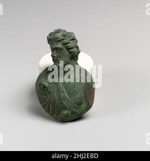 Appliqué de bronze sous la forme d'un buste d'un barbare fin 1st–2nd siècle A.D. Roman les tribus barbares qui affrontaient les Romains le long des frontières du Rhin et du Danube étaient souvent gênantes et dangereuses, mais elles n'offraient aucune menace militaire sérieuse à l'Empire, dont les armées étaient mieux équipées, formées,et organisé.La principale difficulté réside dans le contrôle et la pacification des hommes qui ne reconnaissent pas le pouvoir et l'autorité de Rome.Appliqué de bronze sous la forme d'un buste d'un barbaran 250686 Roman, appliqué de bronze?Sous la forme d'un buste d'un barbare, fin 1st?2nd siècle A.D., Bronze, H.: Banque D'Images