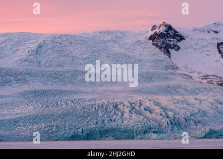 Magnifique paysage de montagnes de neige Banque D'Images