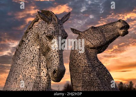 Les Kelpies dans Helix Park à Falkirk en Écosse sont étonnants de voir ces hommes fait des têtes de chevaux Banque D'Images