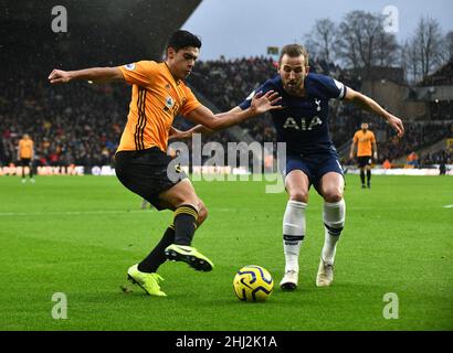 Loups footballeur Raul Jimenez et Harry Kane Wolverhampton Wanderers / Tottenham Hotspur au stade Molineux 15/12/2019 Banque D'Images