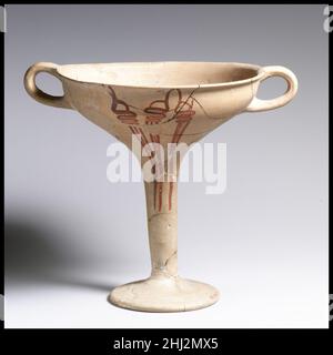 kylix en terre cuite (tasse à boire) avec des coquilles de whorl ca.1300–1190 C.-B. Mycenaéan l'utilisation de coquillages verticaux est caractéristique de la décoration de la fin de la période helladique IIIB.kylix en terre cuite (tasse à boire) avec coquilles de baleine 252905 Mycenaéan, kylix en terre cuite (tasse à boire) avec coquilles de baleine, env.1300?1190 C.-B., terre cuite, H. 7 5/16 po.(18,5 cm)Diamètre 6 9/16 po.(16,6 cm).Metropolitan Museum of Art, New York.Don du gouvernement grec, 1927 (27.120.7) Banque D'Images
