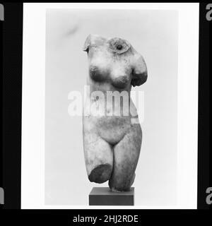 Statuette en marbre d'Aphrodite Anadyomene (Rising) 1st siècle A.D. adaptation romaine d'une œuvre grecque du 3rd–2nd siècle avant J.-C.Statuette en marbre d'Aphrodite Anadyomene (montante) 248145 Banque D'Images