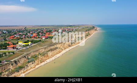 Panorama de la mer en Ukraine du Sud, Europe.Ville de villégiature avec plage de sable agréable et mer bleu clair. Destination de voyage, endroit idéal pour le confort vacances Banque D'Images