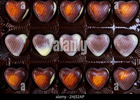 Saint-Valentin concept coeur en forme de chocolat sur fond de bois.Concept d'amour. Banque D'Images