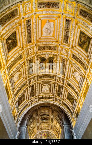 Magnifique escalier, Palais des Doges avec rangées d'arcades.Palazzo Ducale, centre de pouvoir à Venise, bâtiment gothique le plus important, lagon Banque D'Images