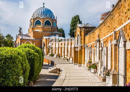 Cimetière avec l'église Cristoforo, île des morts San Michele, cimetière de Venise, ville de la lagune, Vénétie, Italie,Venise, Vénétie, Italie Banque D'Images