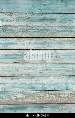 Vieux mur en bois peint bleu pâle vertical Banque D'Images