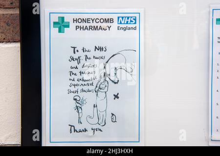 Chertsey, Surrey, Royaume-Uni.26th janvier 2022.Un message de remerciement au personnel du NHS, aux infirmières, aux médecins, aux enseignants et aux gerbeurs de supermarché.Crédit : Maureen McLean/Alay Banque D'Images